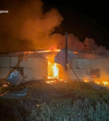 Масштабный пожар: беспилотник поджег агропредприятие в Харьковской области 