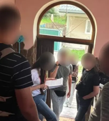 Батько змусив доньку укласти фіктивний шлюб, щоб «клієнт» отримав відстрочку