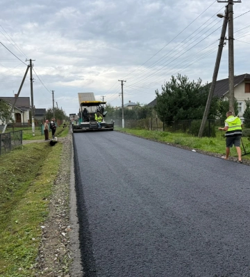 На Львівщині відремонтували 1 км дороги