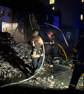 На Київщині "Шахеди" повторно вдарили по рятувальниках, які гасили пожежу на стоянці ТРЦ