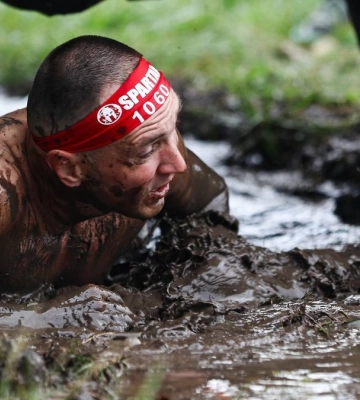 В Киеве состоялся благотворительный забег Spartan в поддержку ГУР