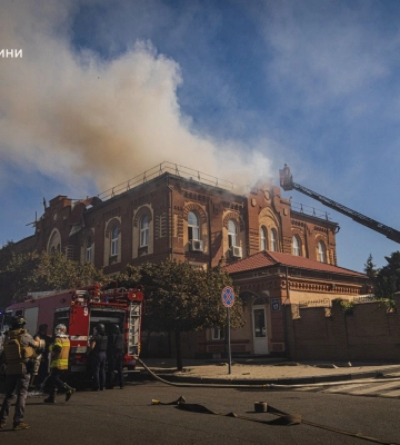 РФ вдарила шахедом по фармуніверситету в Харкові (відео)