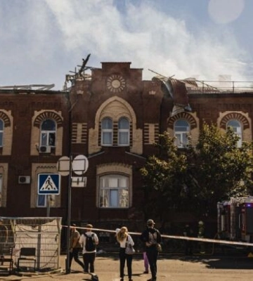 Попали в фармацевтический университет: видео момента удара БпЛА по Харькову