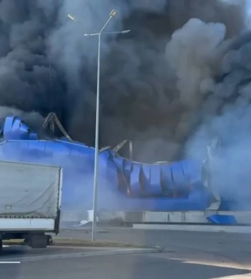 На Київщині "Шахеди" повторно вдарили по рятувальниках, які гасили пожежу на стоянці ТРЦ