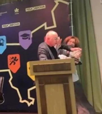 Голова Деснянської РДА опинився під загрозою звільнення після конфлікту з депутаткою