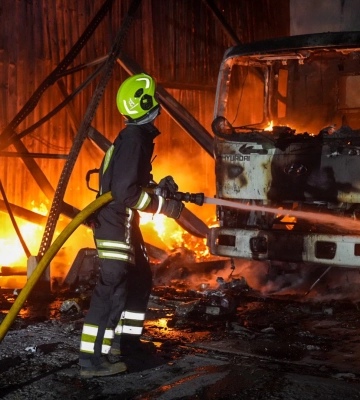 Атака на Одесу: спалахнула пожежа у складському приміщенні 