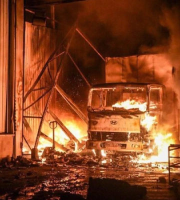 У Одеському районі через російські удари пошкоджені склади і автомобілі