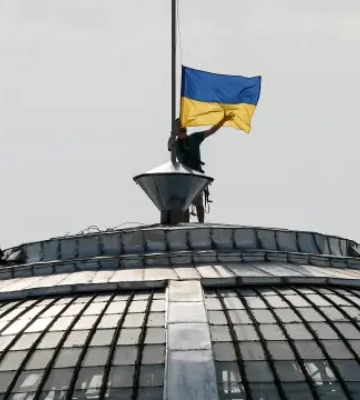 Синьо-жовтий стяг і падіння імперій: 4 вересня в історії України та світу