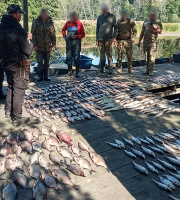 Браконьєри ловили рибу в радіаційній зоні на Київщині, завдавши збитків на мільйони - поліція