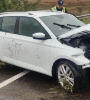 На Волині водійка Skoda врізалася у дорожній відбійник
