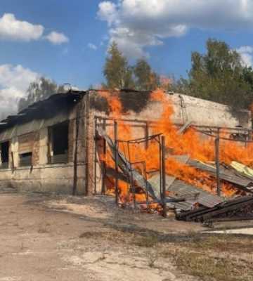 Росіян "Градами" обстріляли Семенівку: поранений 51-річний чоловік, пошкоджені лікарня, підприємство та будинки