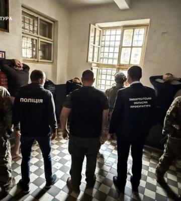 На Закарпатті викрили схему незаконного переправляння чоловіків закордон, якою керували з СІЗО