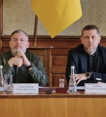 Скандал у Чернівецькій облраді. Звільнений голова розповів, хто стояв за його відставкою
