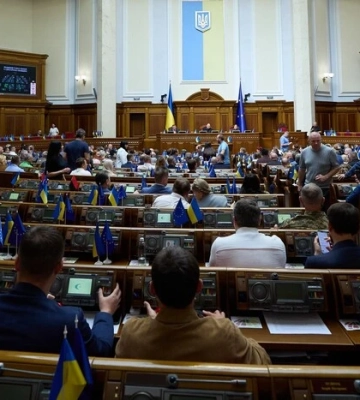 Украина с опозданием выполнила обязательства перед МВФ и ЕС и создала два суда