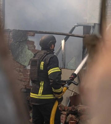 Рятувальники ліквідували пожежу після масоваї атаки Сумської громади (ВІДЕО)