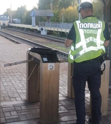 В Киеве подросток упал с товарного поезда: ему оторвало ногу