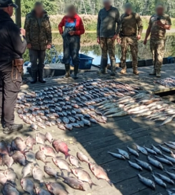 На Київщині затримали підозрюваних у вилові риби в зоні радіаційного забруднення