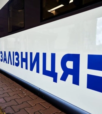 Окупанти вдарили по залізниці: є затримка потягів
