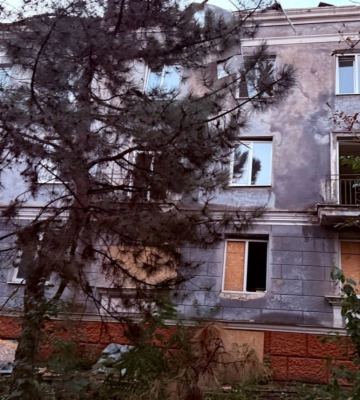 Вночі росіяни вдарили по будівлі ДСНС у Дружківці та по готелю у Краматорську