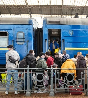 Через атаку РФ на залізницю затримуються поїзди в Україні