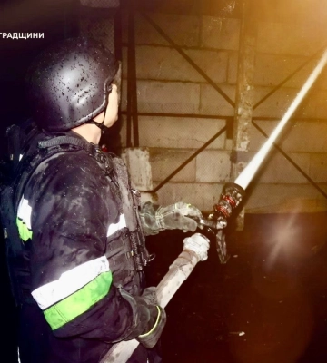 В Полтавской области в результате российского удара дронами возник пожар на территории предприятия