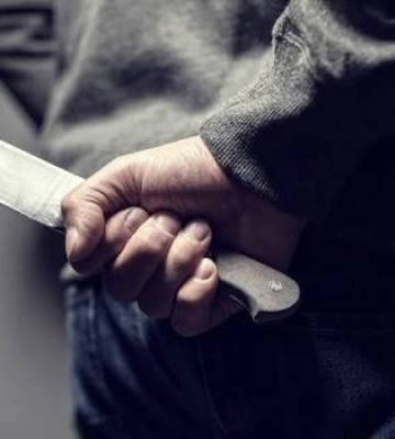 На Полтавщині жінка поранила ножем знайомого: поліція повідомила про підозру