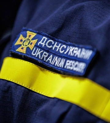 Зеленський нагородив трьох харківських рятувальників