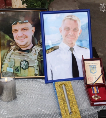 В Запоріжжі відкрили меморіальну дошку на честь бойового медика Юрія Петрова