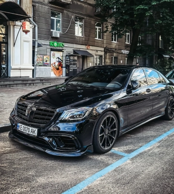 700-сильный люкс: в Киеве заметили редкий заряженный Mercedes 