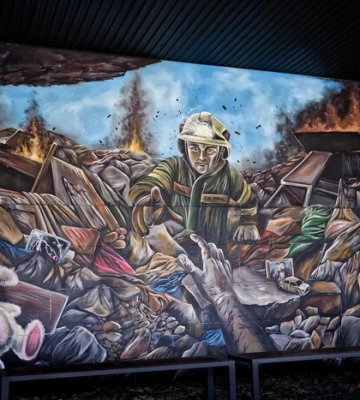 У Києві до Дня рятівника України відкрили стінопис на Центральному автовокзалі