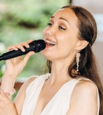 Зірка 2000-х Власова неочікувано повернулася на сцену і розкрила, що планує далі