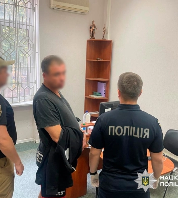 Шахрайські скриньки біля супермаркетів: у Дніпрі привласнювали зібрані кошти