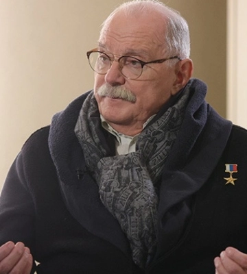 Російського режисера Михалкова викрили у використанні джета олігарха-втікача Курченка