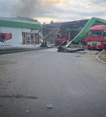 Ворожий безпілотник влучив в автозаправну станцію на Полтавщині: спалахнула пожежа, є постраждалий