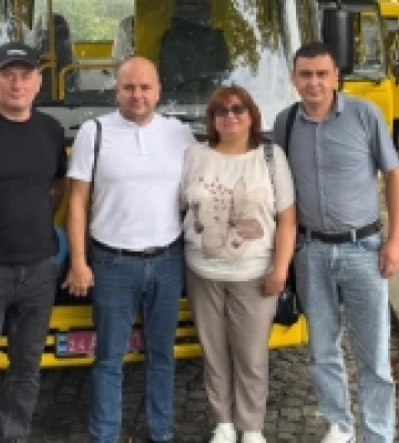 Рахівська громада отримала новий шкільний автобус