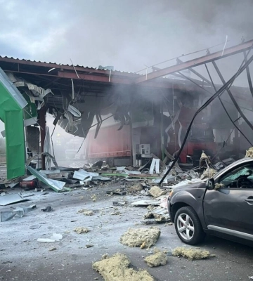 Ворожий безпілотник влучив в автозаправну станцію на Полтавщині: спалахнула пожежа, є постраждалий