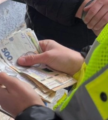 "За $250 — права в кишені": на Закарпатті викрили інструктора автошколи, який вимагав хабар за успішний іспит