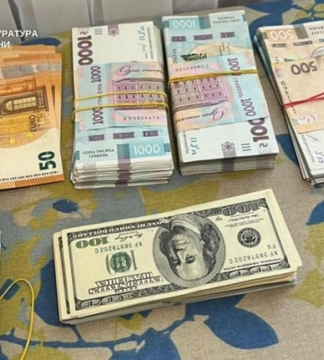 Мільйонні збитки на закупівлі електроенергії та ремонті. Викрито посадовців Дніпровської міськради та підрядників