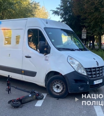 У Львові водій буса збив дитину на самокаті