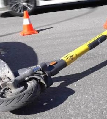 У Львові авто збило підлітка на самокаті