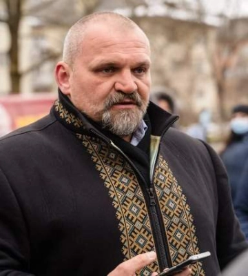 Василий Вирастюк показал всех пятерых детей и растрогал новой татуировкой