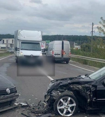 На трасі Львів — Краковець сталася ДТП: патрульні перекрили рух