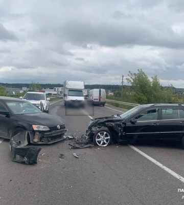 ДТП із потерпілими сталася біля Львова, рух дорогою Львів - Краковець перекритий