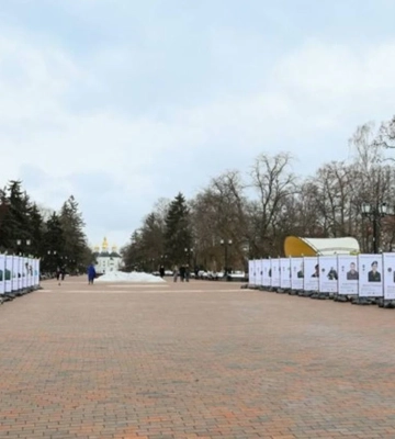 Танцювали під російську музику на Алеї Героїв у Чернігові: поліція розпочала перевірку