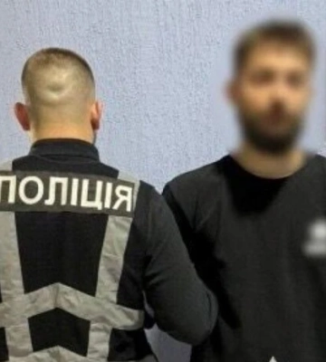 Шахрай «поховав» матір, аби виманити гроші у співмешканки
