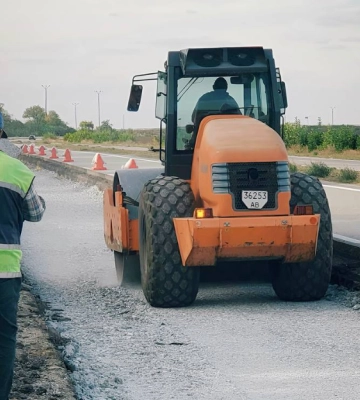 Триває ремонт дороги, яка з'єднує Запоріжжя та Дніпро: що вже зроблено