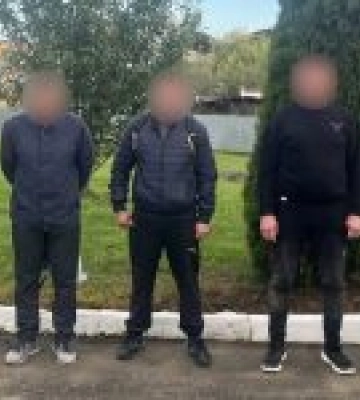 На Закарпатті затримали переправника та двох клієнтів