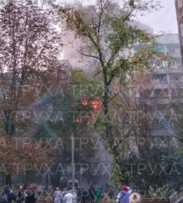 Дніпро. Росія вдарила по багатоповерхівці (відео)