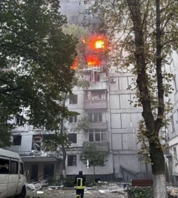Российские войска попали в многоэтажку в Днепре