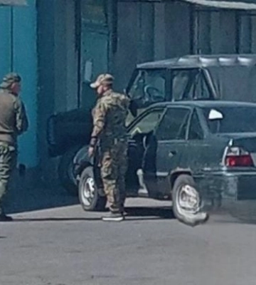 В Мелитополе партизаны сожгли машину российских военных (фото, видео)